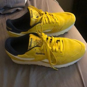 Reebok classics -yellow with navy accents
